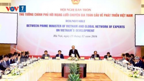Thủ tướng Nguyễn Xuân Phúc chủ trì Hội nghị bàn tròn Thủ tướng Chính phủ với mạng lưới chuyên gia toàn cầu về phát triển Việt Nam (Thời sự đêm 13/12/2016)
