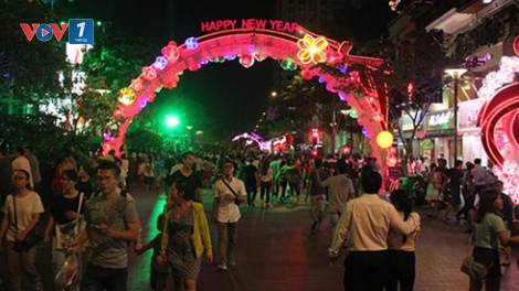 Nhiều hoạt động văn hóa nghệ thuật chào đón năm mới 2017 trên khắp cả nước (Thời sự đêm 31/12/2016)