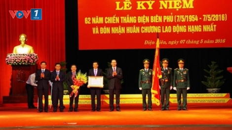 Chủ tịch nước Trần Đại Quang dự Lễ kỷ niệm 62 năm Chiến thắng Điện Biên Phủ và làm việc với lãnh đạo tỉnh Điện Biên về tình hình phát triển kinh tế xã hội và đảm bảo an ninh quốc phòng trên địa bàn. (Thời sự chiều 07/5/2016)