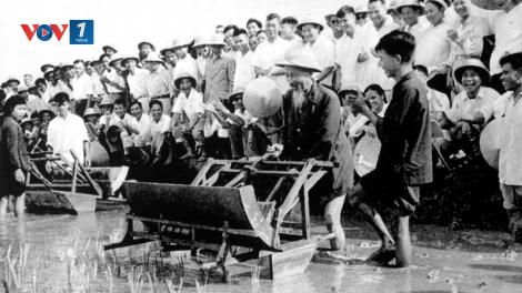 Học tập tấm gương chủ tịch Hồ Chí Minh- nói đi đôi với làm (19/5/2016)