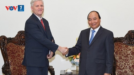 Thủ tướng Nguyễn Xuân Phúc tiếp Giám đốc quốc gia Ngân hàng Phát triển châu Á (ADB) tại Việt Nam, ông Eric Sidgwick. (Thời sự đêm 25/5/2016)