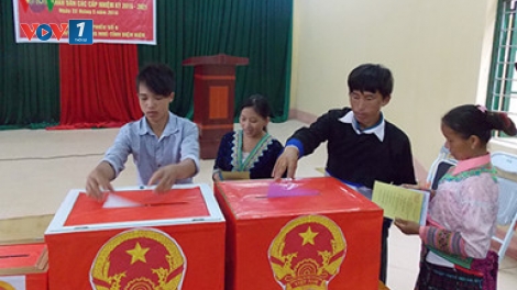 Cử tri cả nước nô nức đi bầu cử đại biểu Quốc hội khóa 14 và đại biểu Hội đồng nhân dân các cấp nhiệm kì từ nay đến năm 2021. (Thời sự chiều 22/5/2016)