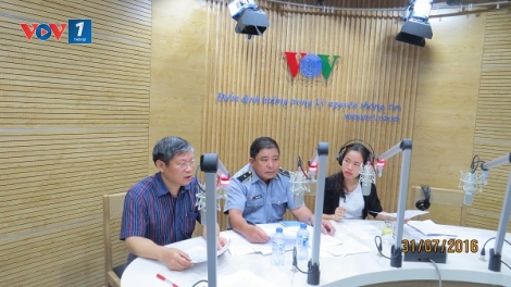 Tuyên truyền pháp luật cho ngư dân để không khai thác trái phép ở vùng biển của quốc tế. (31/7/2016)
