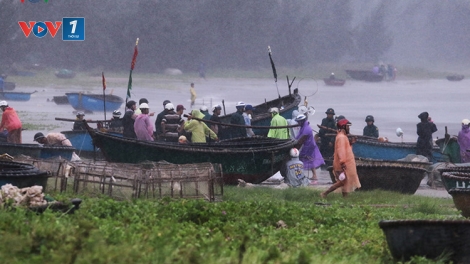 Đời sống ngư dân trong mùa biển động (17/7/2016)
