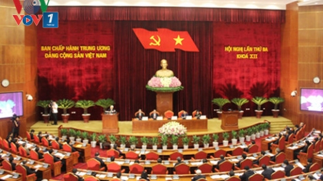 Hội nghị lần thứ ba Ban Chấp hành Trung ương Đảng khóa 12 khai mạc sáng nay tại Hà Nội, thảo luận và quyết định nhiều vấn đề quan trọng, trong đó có việc giới thiệu nhân sự cấp cao các cơ quan Nhà nước để Quốc hội khóa mới bầu hoặc phê chuẩn theo quy định của pháp luật (Thời sự chiều 4/7/2016)