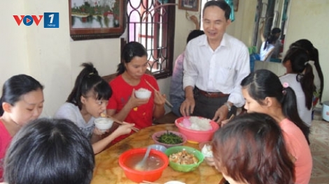 Người dành nửa cuộc đời mang lại cuộc sống mới cho những trẻ em đường phố (8/8/2016)