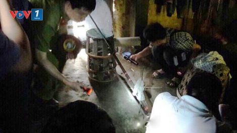 Lực lượng điều tra đã xác minh được nghi phạm sát hại 4 người trong một gia đình tại thôn Phìn Ngan, xã Trịnh Tường, huyện Bát Xát, tỉnh Lào Cai và đang khẩn trương tổ chức vây bắt (Thời sự đêm 10/8/2016)