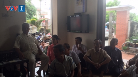 Sổ đỏ đã cấp cho dân, tại sao chính quyền xã lại giữ? (25/8/2016)