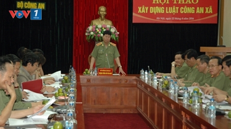 Dự án Luật Công an xã: Đừng để công an xã mặc chiếc áo quá rộng. (17/8/2016)