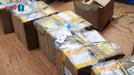 Cơ quan chức năng Hà Nội phát hiện 11 gói bưu kiện tổng trọng lượng 82,5 kg nghi có chứa chất ma túy mạnh gấp 500 lần các loại ma túy thông thường khác - còn gọi là lá Khát (Thời sự đêm 22/9/2016)
