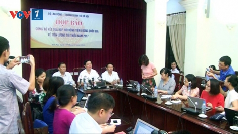 94% thành viên Hội đồng tiền lương Quốc gia tán thành với mức tăng lương tối thiểu 7,3% trong năm 2017 (Thời sự đêm 07/9/2016)