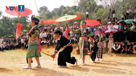 Gặp gỡ các văn nghệ sĩ là người dân tộc thiểu số: Những "sứ giả văn hóa của dân tộc mình"