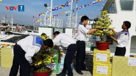 Những chuyến tàu mang mùa xuân ra đảo (15/01/2017)