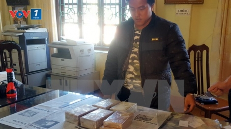 Công an Lai Châu phát hiện và bắt giữ đối tượng vận chuyển hơn 3,4 kg heroin (Thời sự đêm 14/01/2017)