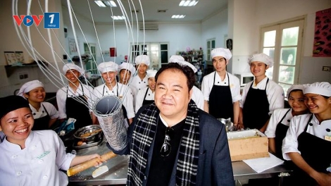 Chàng trai Việt kiều Úc thành lập doanh nghiệp xã hội chuyên đào tạo kỹ năng nghề và kỹ năng sống cho trẻ em đường phố tại Việt Nam (12/10/2017)
