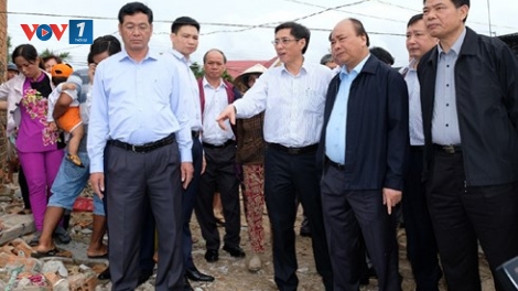 Thủ tướng Chính phủ Nguyễn Xuân Phúc kiểm tra công tác khắc phục hậu quả bão số 12 tại tỉnh Khánh Hòa (Thời sự trưa 30/11/2017)