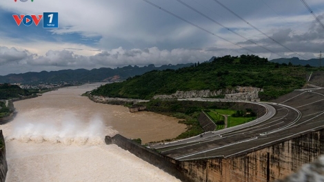 Bộ Nông nghiệp và Phát triển Nông thôn thống nhất với Tập đoàn Điện lực Việt Nam 3 đợt điều tiết các hồ chứa nước thủy điện: Sơn La, Hòa Bình, Thác Bà và Tuyên Quang, phục vụ lấy nước gieo cấy lúa vụ Đông xuân 2017-2018 (Thời sự trưa 26/12/2017)
