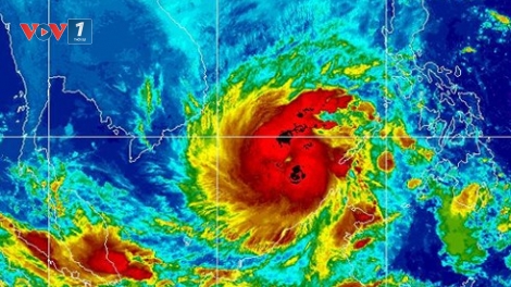 Dự kiến tối mai, bão số 16, cơn bão muộn mạnh nhất từ trước tới nay sẽ ảnh hưởng trực tiếp đến các tỉnh từ Bà Rịa-Vũng Tàu đến Cà Mau. (Thời sự trưa 24/12/2017)
