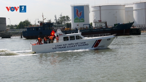 Trung úy Nguyễn Thị Thu Hà, "bông hoa biển" của Bộ Tư lệnh Vùng Cảnh sát biển 1. (05/12/2017)