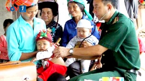 Quân dân y trên vùng đất biên giới hết lòng vì người bệnh (8/2/2017)