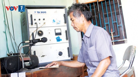 Câu chuyện về ông Hà Xuân Thùy ở bản Gà, xã Vân Sơn, huyện Sơn Động, Bắc Giang, người có niềm đam mê phát thanh, đã tự mua đài, sắm loa, thành lập đài Truyền thanh phục vụ bà con trong bản. (09/02/2017)