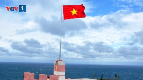 Thiêng liêng lá cờ Tổ quốc trên biển Đông (10/3/2017)