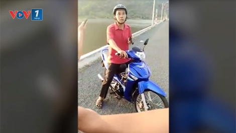 An Giang xác minh làm rõ việc Phó Trưởng phòng Nông nghiệp và Phát triển nông thôn dùng súng đồ chơi dọa người dân (Thời sự đêm 18/3/2017)
