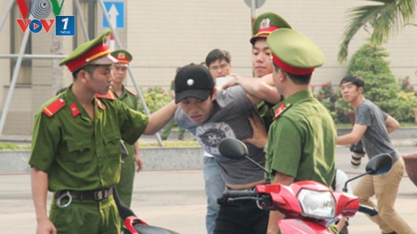 Phó Thủ tướng Trương Hoà Bình đề nghị mở các đợt cao điểm tấn công trấn áp tội phạm, không để hình thành các băng nhóm, tổ chức tội phạm hoạt động theo kiểu “xã hội đen” (Thời sự đêm 20/3/2017)