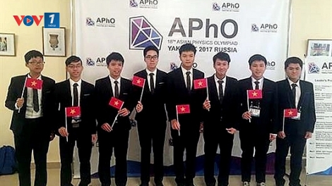 7 thí sinh Việt Nam giành giải thưởng Olympic Vật lý châu Á năm nay (Thời sự đêm 8/5/2017)