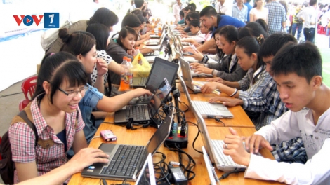 Cả nước có hơn 1 triệu 100 nghìn người trong độ trong độ tuổi lao động thất nghiệp, trong đó gần 140 nghìn người có trình độ đại học (Thời sự đêm 9/6/2017)