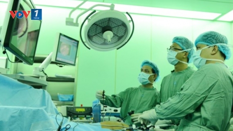 Bệnh viện Việt Nam đạt giải Nhất thế giới về phẫu thuật nội soi cắt gan. (Thời sự đêm 18/7/2017)