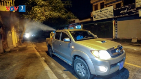 Từ sáng mai đến hết tháng 8 này, toàn thành phố Hà Nội sẽ phun hóa chất diệt muỗi theo kiểu cuốn chiếu (Thời sự đêm 13/8/2017)