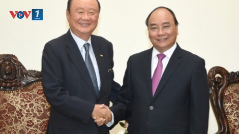 Thủ tướng Nguyễn Xuân Phúc tiếp Chủ tịch Tập đoàn Charmvit (Hàn Quốc) Lee Dae Bong  (Thời sự đêm 22/8/2017)