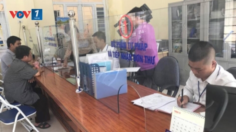 Theo kết quả thanh tra của Hà Nội, không có việc cán bộ phường Văn Miếu gợi ý đưa phong bì 200.000 đồng khi giải quyết thủ tục khai tử (Thời sự đêm 2/8/2017)