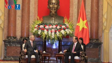 Tiếp Chánh án Tòa án tối cao Hàn Quốc Yang Sung-tae đang có chuyến thăm Việt Nam, Chủ tịch nước Trần Đại Quang khẳng định tầm quan trọng của nhu cầu hợp tác, trao đổi kinh nghiệm trong bối cảnh nền tư pháp và pháp luật Việt Nam đang có những cải cách sâu rộng (Thời sự đêm 28/8/2017)
