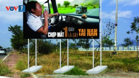 Bạn hữu đường xa: Vấn đề buồn ngủ của các bác tài khi lái xe (25/9/2017)