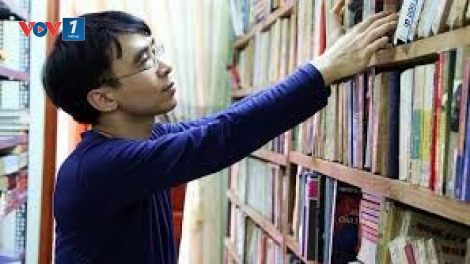 Lê Văn Hợp, chủ thư viện “Sách cũ Hà Thành”, người lưu giữ ký ức và lan tỏa tình yêu sách đến mọi người. (27/9/2017)