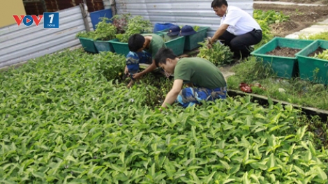 Thầm lặng những người lính hậu cần trên biển (9/9/2017)
