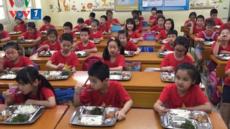 Tăng cường giám sát an toàn thực phẩm bếp ăn trong trường học (30/10/2018)