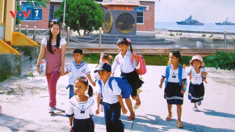 Tôn vinh những thầy cô gieo mầm tri thức nơi đầu sóng (19/11/2018)