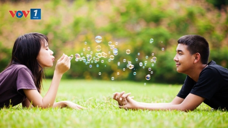 Cha mẹ ứng xử thế nào khi con yêu sớm (5/11/2018)
