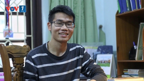 Đinh Quang Hiếu, một trong 10 gương mặt trẻ tiêu biểu vừa được Trung ương Đoàn Thanh niên Cộng sản Hồ Chí Minh vinh danh (29/3/2018)