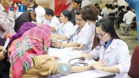 Trò chuyện cùng bác sĩ trẻ Nguyễn Văn Hiếu, người đã tình nguyện đi công tác ở huyện Mường Nhé, tỉnh Điện Biên (3/5/2018)