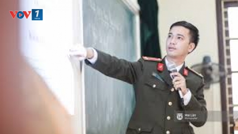 Người miệt mài dạy kèm học sinh nghèo (10/5/2018)