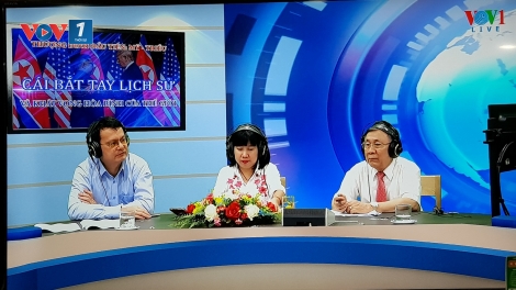 Thượng đỉnh lần đầu tiên Mỹ - Triều: Cái bắt tay lịch sử và khát vọng hòa bình của thế giới (16/6/2018)