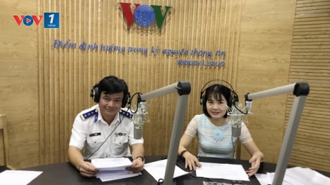 Đồng hành với ngư dân: Cảnh sát biển giúp ngư dân vững tin vươn khơi, bám biển (24/8/2018)