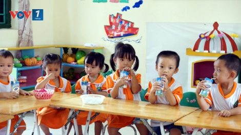 Sữa học đường và những băn khoăn, lo lắng của phụ huynh học sinh (21/9/2018)