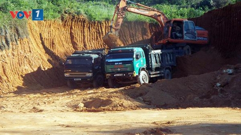 Tình trạng khai thác đất đá trái phép vẫn xảy ra ở Hà Tĩnh (14/10/2019)