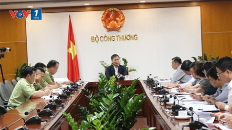 Bộ trưởng Bộ Công thương làm việc với Tổng cục Quản lý thị trường về chống buôn lậu, gian lận thương mại và hàng giả (14/11/2019)