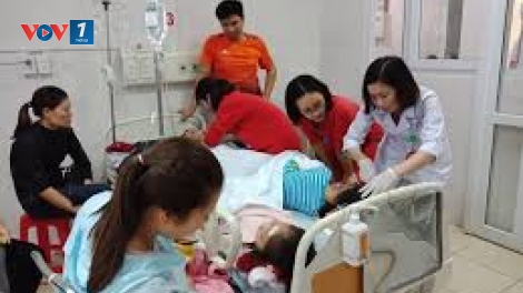 Sức khỏe của hơn 100 trẻ bị ngộ độc thực phầm tại trường mầm non Vườn Mặt Trời ở thành phố Thanh Hóa đã trong tầm kiểm soát (24/12/2019)